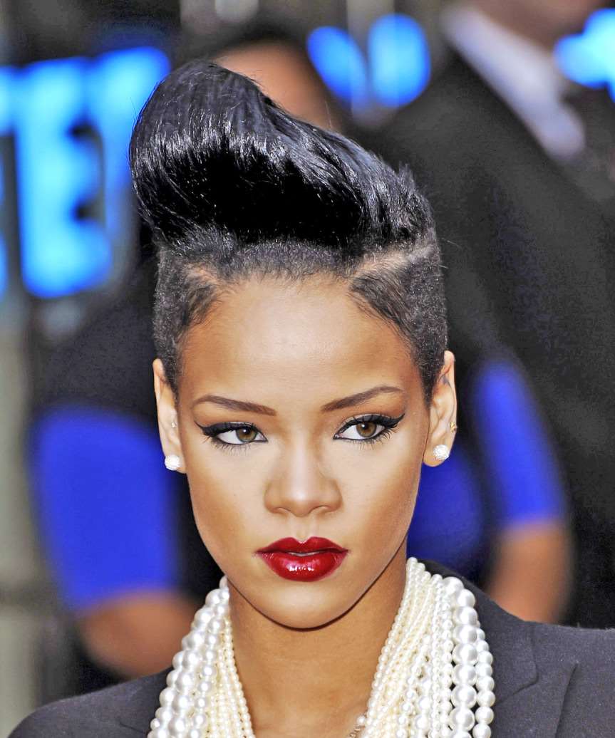 rihanna hairstyles bob. pictures of rihanna hairstyles 2010. Sep used to queue hairstyles