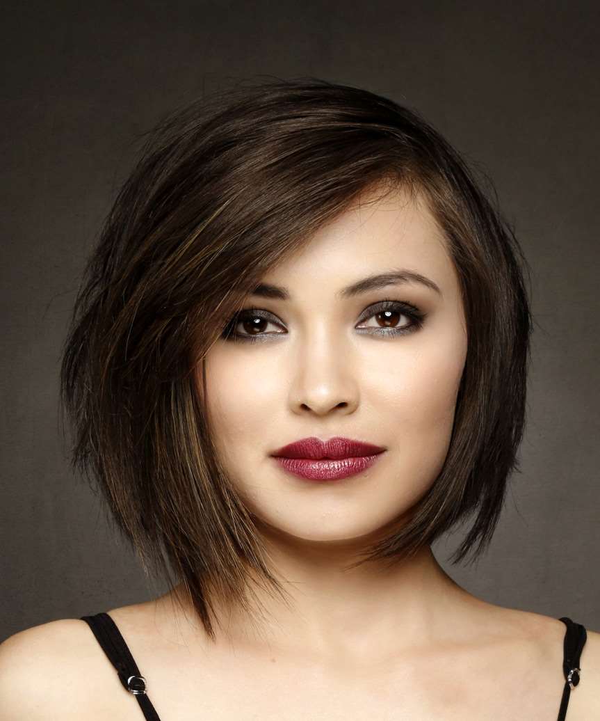 Short Straight Formal Bob Hairstyle With Side Swept Bangs Brunette 
