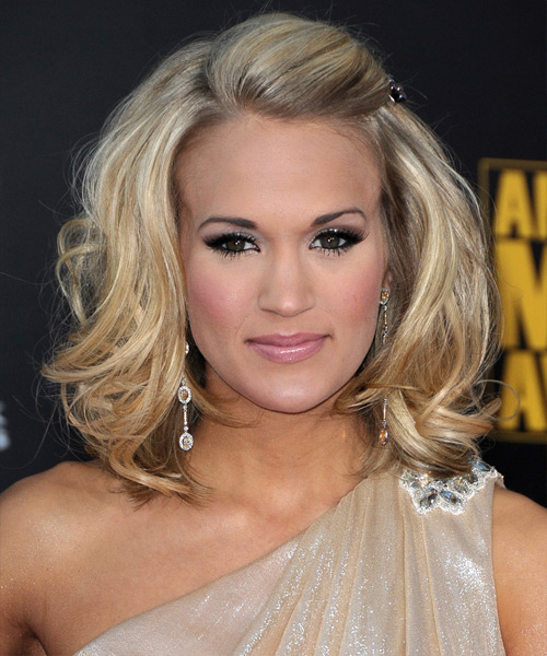 Hairstyles 4 Every One: Carrie Underwood Hairstyles