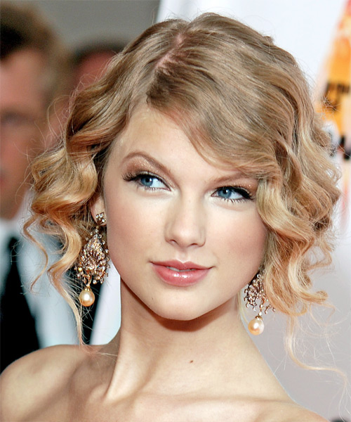 taylor swift curly hair natural. natural wave in their hair