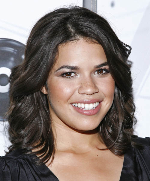  her face shape with this wave-filled hairstyle at the ABC Upfront event.