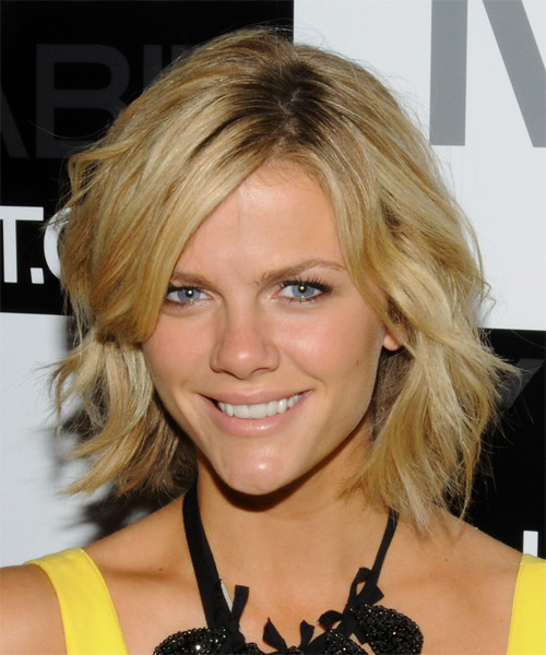 Brooklyn Decker Short Wavy Hairstyle - Medium Blonde