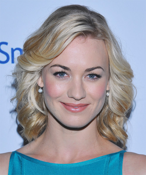 Yvonne Strahovski Medium Wavy Formal Hairstyle Light Honey Blonde Hair Color With Light Blonde 9365