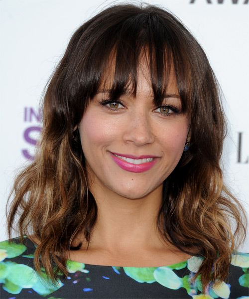 Rashida Jones Medium Wavy Casual Hairstyle with Layered Bangs and Light