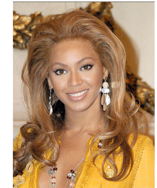 This is a long wavy hairstyle which is perfect for Beyonce.