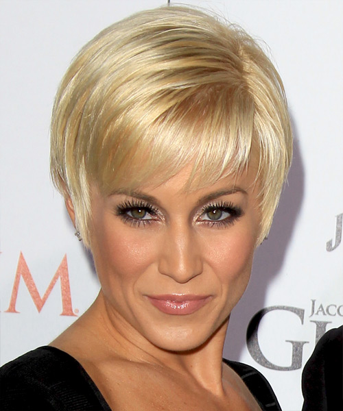 Kellie Pickler Short Straight Formal Hairstyle | TheHairStyler.com
