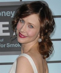 Vera Farmiga Hairstyle - click to view hairstyle information