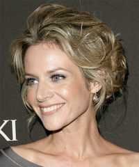 Jessalyn Gilsig Hairstyle - click to view hairstyle information