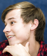David Kross Hairstyle - click to view hairstyle information