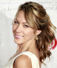 Colbie Caillat Hairstyle - click to view hairstyle information