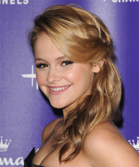 Cassi Thomson Hairstyle - click to view hairstyle information