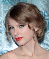 Taylor Swift Hairstyle - click to view hairstyle information