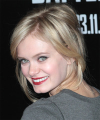 Sara Paxton Hairstyle - click to view hairstyle information