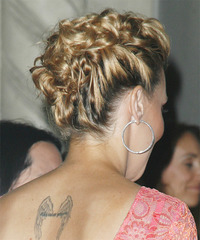 Katie Cassidy Hairstyle - click to view hairstyle information