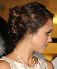 Jessica Alba Hairstyle - click to view hairstyle information