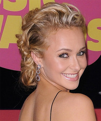 Hayden Panettiere Hairstyle - click to view hairstyle information