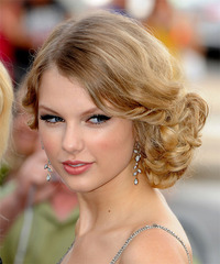 Taylor Swift Hairstyle - click to view hairstyle information