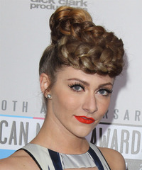 Amy Heidermann Hairstyle - click to view hairstyle information