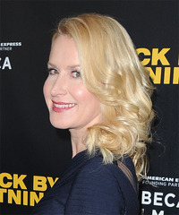 Angela Kinsey Hairstyle - click to view hairstyle information