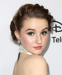 Kaitlyn Dever Hairstyle - click to view hairstyle information