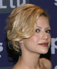 Brittany Murphy Hairstyle - click to view hairstyle information