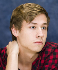 David Kross Hairstyle - click to view hairstyle information