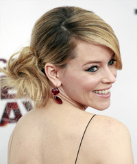 Elizabeth Banks Hairstyle - click to view hairstyle information