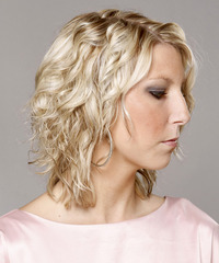 Casual Medium Curly Hairstyle - click to view hairstyle information