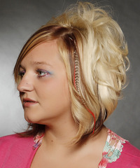 Alternative Medium Wavy Hairstyle - click to view hairstyle information