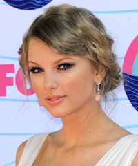 Taylor Swift Hairstyle - click to view hairstyle information