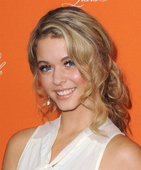 Sasha Peiterse Hairstyle - click to view hairstyle information