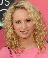 Molly McCook Hairstyle - click to view hairstyle information