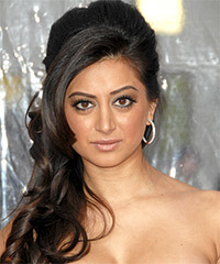Noureen DeWulf Hairstyle - click to view hairstyle information