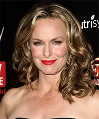 Melora Hardin Medium Wavy Dark Golden Blonde Hairstyle