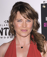 Lucy Lawless Hairstyle - click to view hairstyle information
