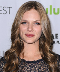 Tracy Spiridakos Hairstyle - click to view hairstyle information