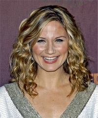 Jennifer Nettles Hairstyle - click to view hairstyle information