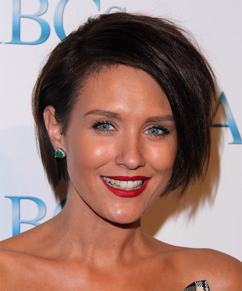 Nicky Whelan Short Straight Side Parted Hairstyle