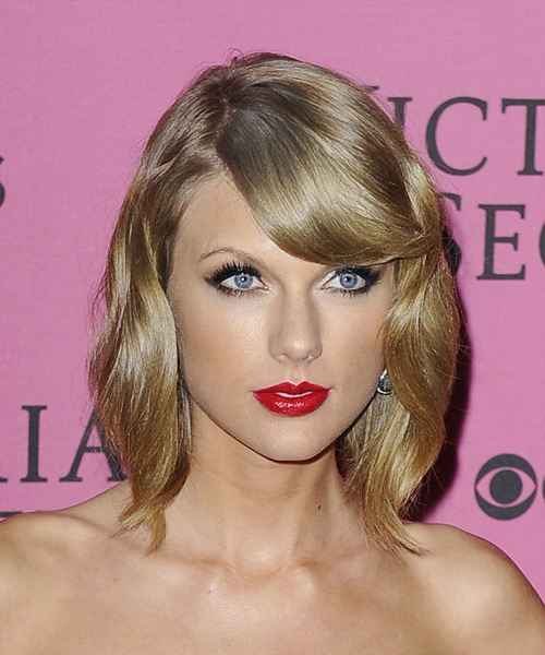 Taylor Swift Vintage Inspired Bob Haircut With Side Swept Bangs