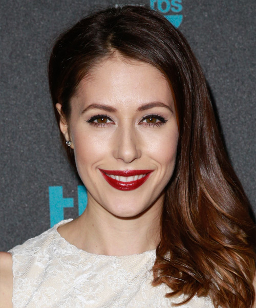 Amanda Crew Long Straight Hairstyle that suits a thin face shape