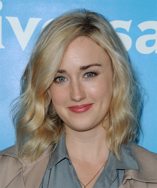 Ashley Johnson Medium Wavy Casual Hairstyle - Light Blonde 