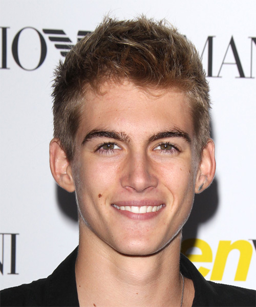 Presley Gerber Short Straight   Dark Blonde   Hairstyle