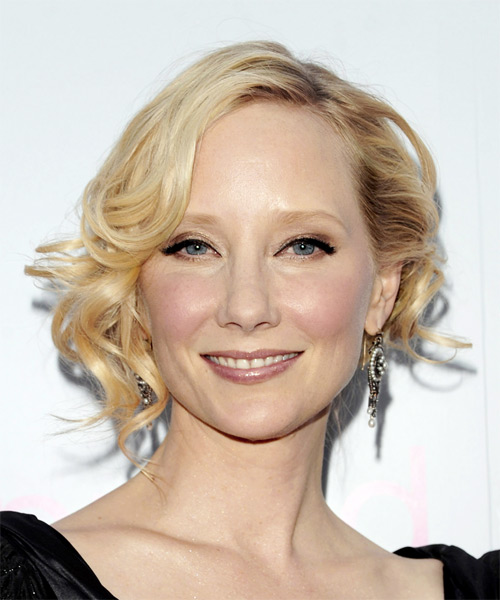 Anne Heche Hairstyles, Hair Cuts and Colors
