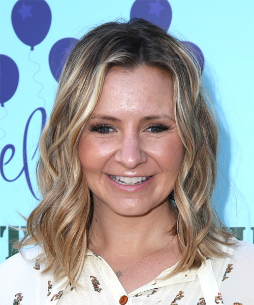 Beverley Mitchell Medium Wavy    Blonde Bob  Haircut