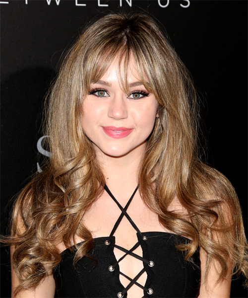 Brec Bassinger Voluminous Long Wavy   Light Brunette   Hairstyle with Layered Bangs