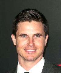 Robbie Amell Hairstyles