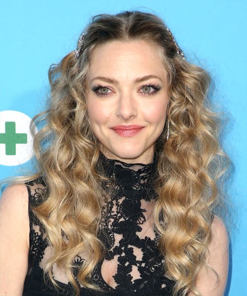 Amanda Seyfried Long Curly Hairstyle