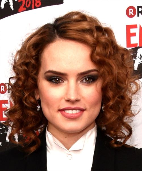 Daisy Ridley Medium Curly Hairstyle