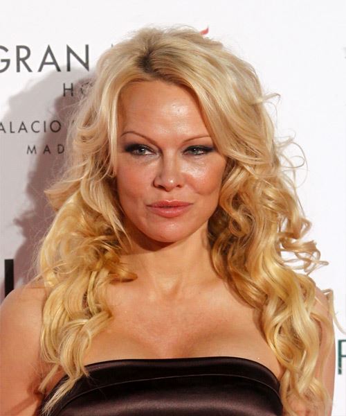 Pamela Anderson Long Wavy   Light Blonde   Hairstyle with Side Swept Bangs