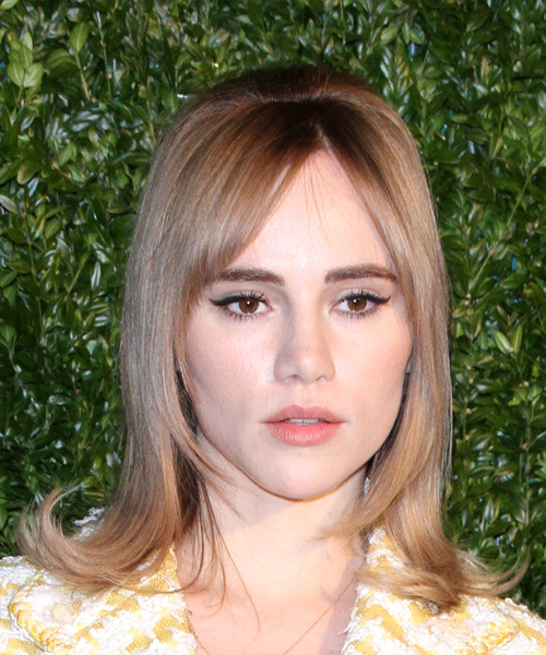 Suki Waterhouse Medium Straight Dark Blonde Hairstyle With Layered